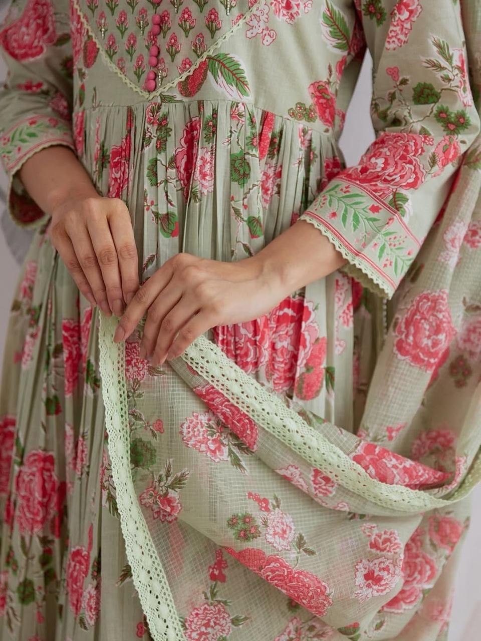 rose printed kutri